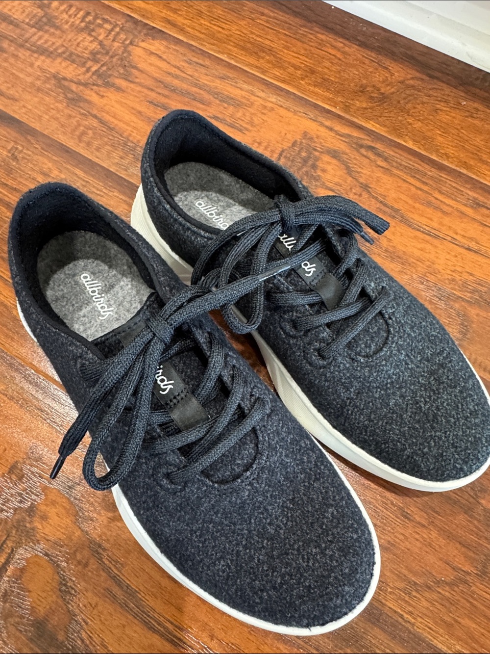 allbirds wool Women Sneakers in Charcoal. Size 9 LIKE NEW